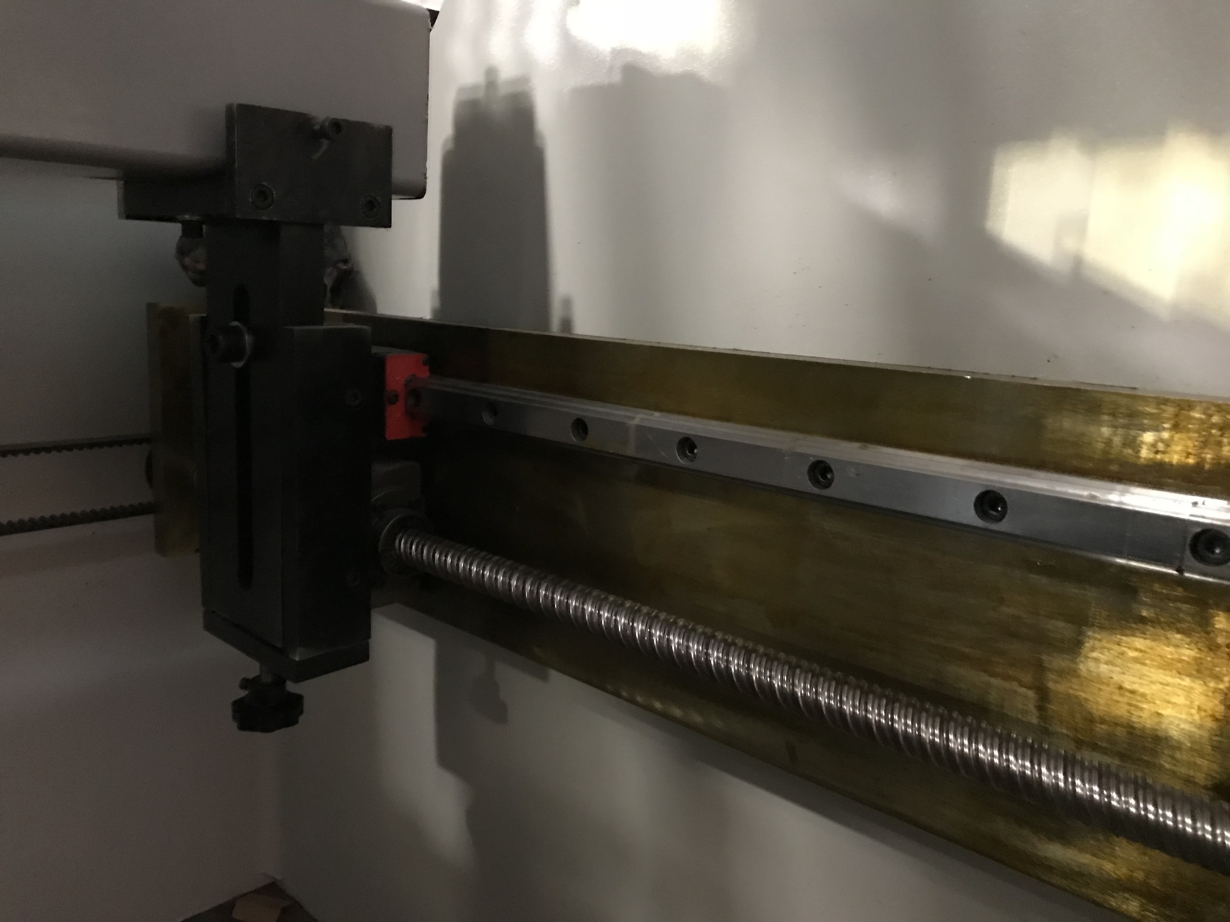 電液伺服數(shù)控折彎機的特點及其使用流程